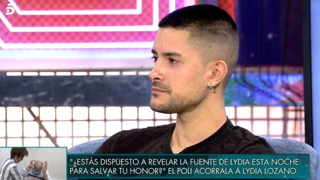 Aitor Molinero, hermano de Adara visitó el espacio de Telecinco.