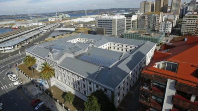 Vista de la antigua Fábrica de Tabacos, sede de la Audiencia Provincial.