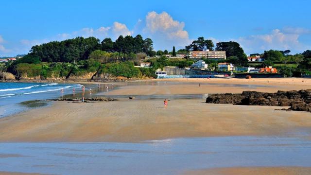 Playa de Bastiagueiro en Oleiros.