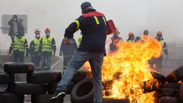 Imagen de archivo de barricadas en Alcoa San Cibrao