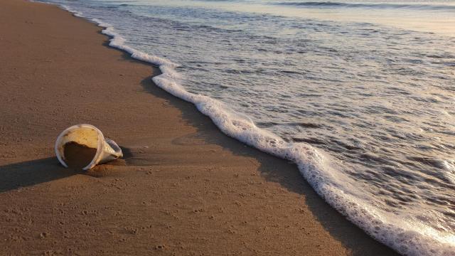 Residuos plásticos en el mar.