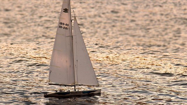 La escuela de vela del Náutico de A Coruña se prepara para retomar la actividad