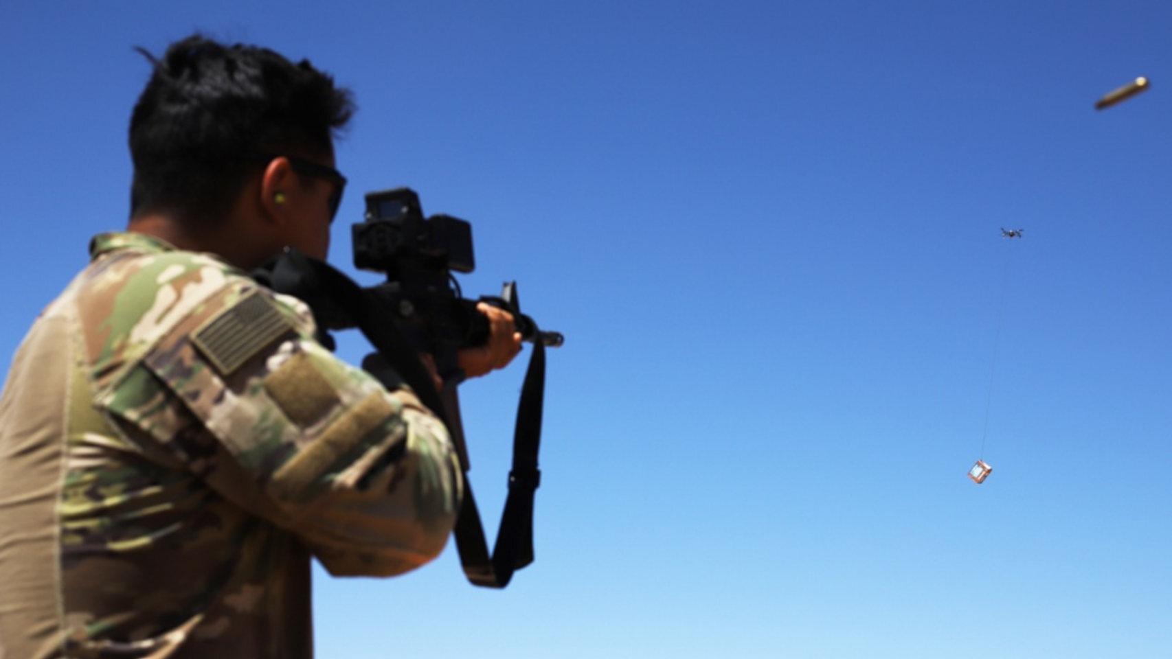 Un soldado en unos ejercicios militares.