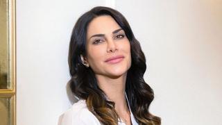 La doctora Carla Barber posando en su clínica de Madrid.