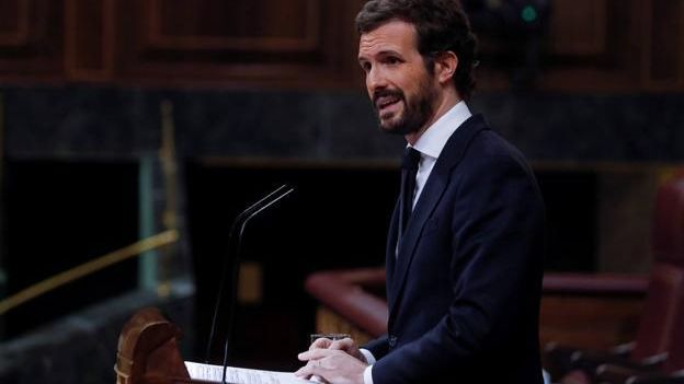 El presidente del PP, Pablo Casado, en la tribuna de oradores del Congreso.