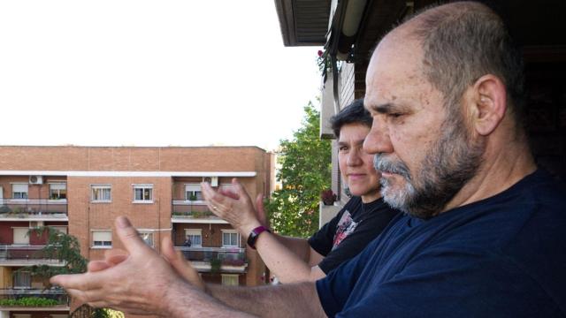 ¿Qué efecto tendría el confinamiento por barrios o el distanciamiento de niños y mayores?