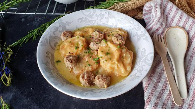 Patatas a la importancia con butifarra