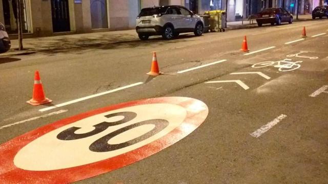 Trabajos de pintado del carril de Juan Flórez