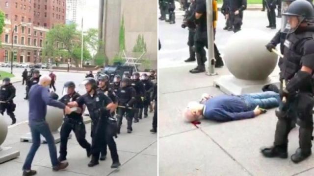 El hombre de 75 años fue empujado por un agente y cayó al suelo