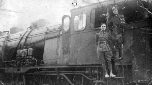 Julián Fuster, en un tre medicalizado durante la guerra.
