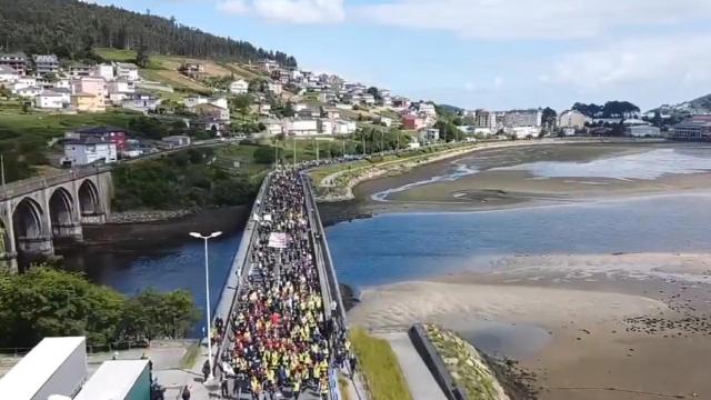 Manifestación de los trabajadores de Alcoa, sus familias y vecinos en Viveiro.