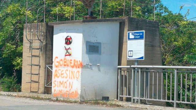 Pintadas contra el Gobierno de Pedro Sánchez y el doctor Fernando Simón en Caspe (provincia de Zaragoza).