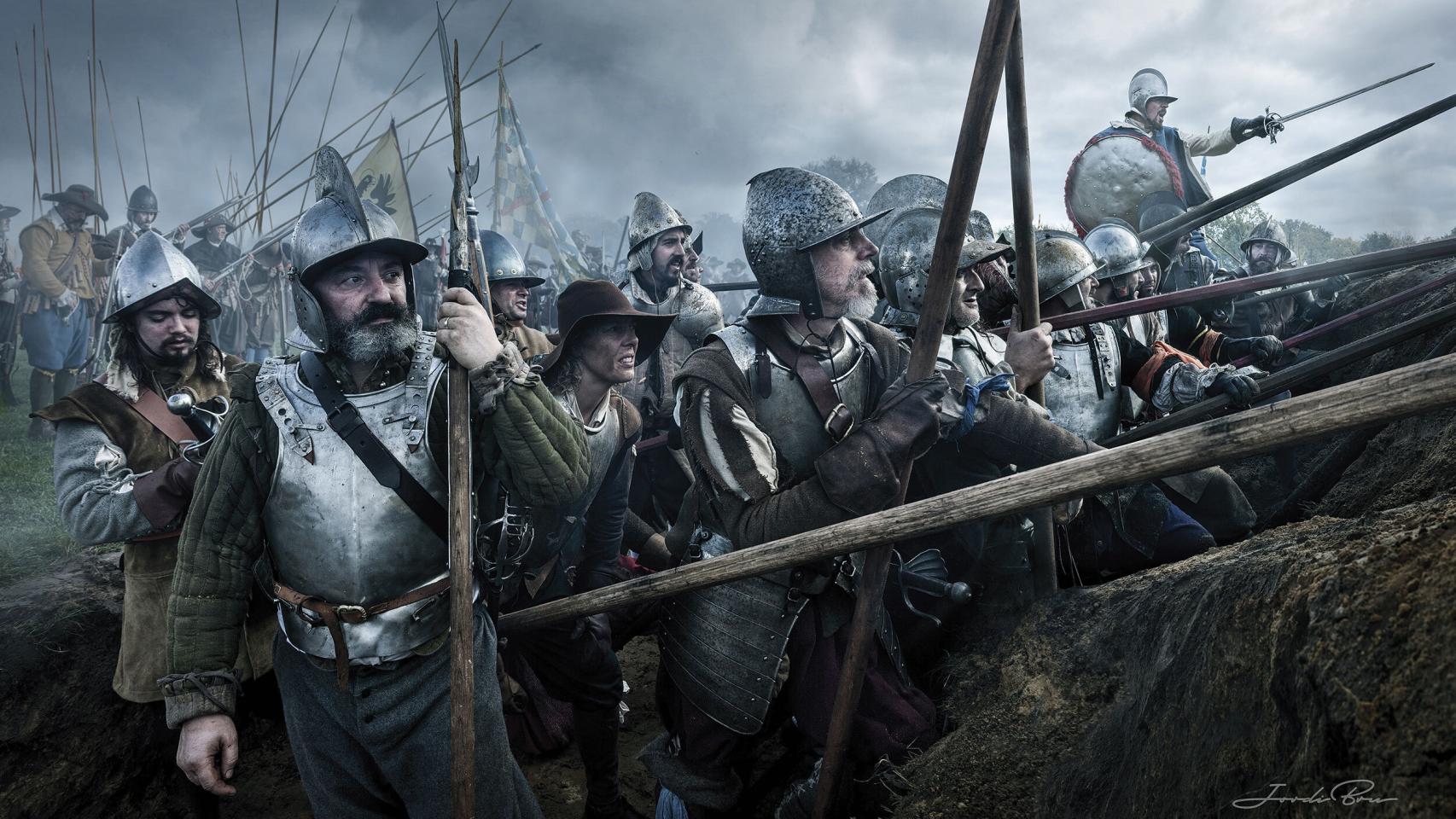 Piqueros italianos de los Tercios en una trinchera antes de la batalla.