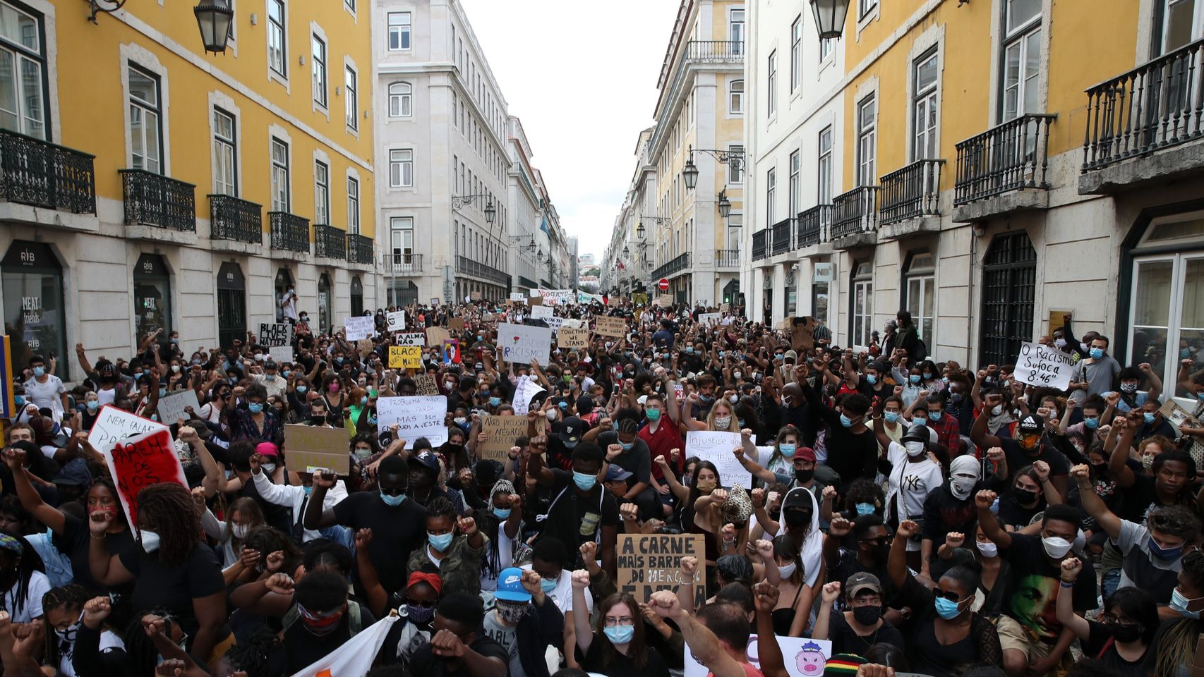 Manifestación por la muerte de George Floyd en el centro de Lisboa
