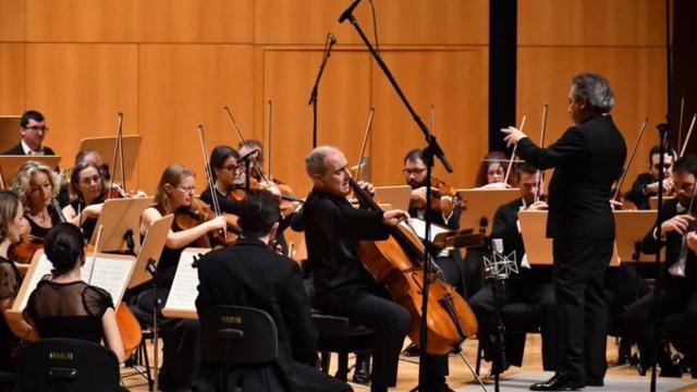 Asier Polo, chelista Premio Nacional de la Música, durante un concierto.