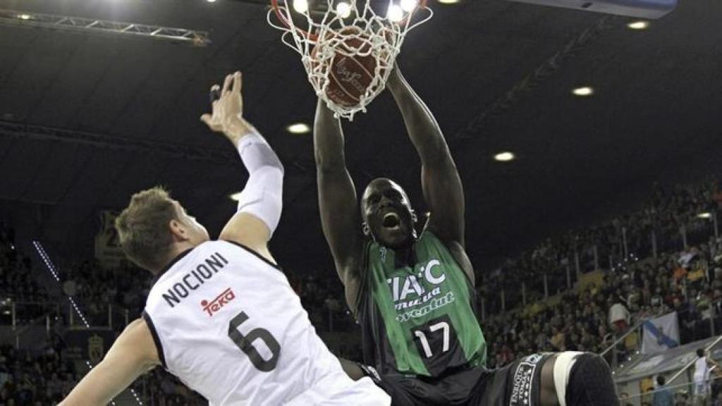 Savané, durante su etapa en el Joventut
