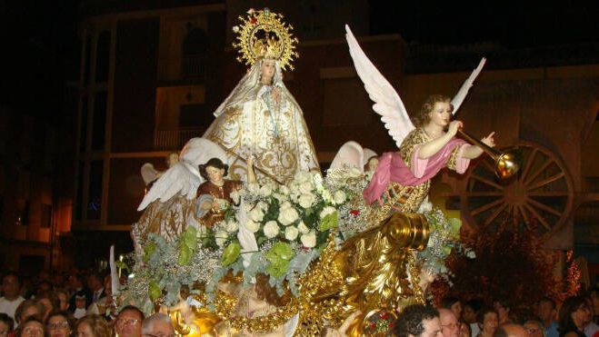 Procesión de la Virgen de la Piedad de Quintanar de la Orden (Toledo). Imagen de archivo