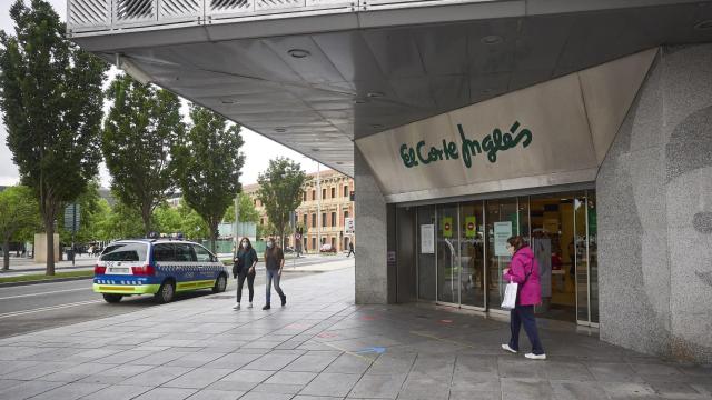 Una de las entradas a un El Corte Inglés de Madrid.