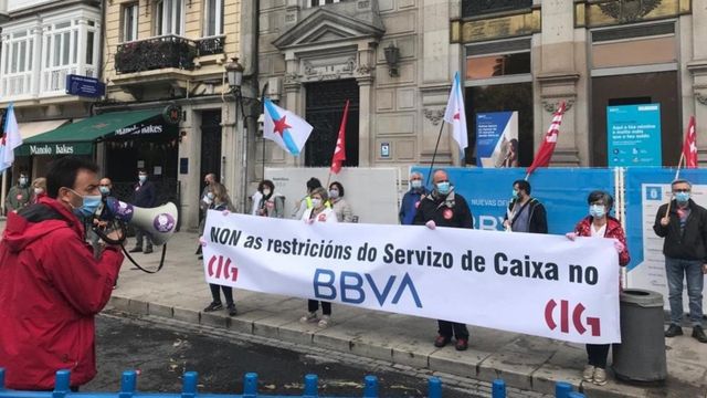 Movilización frente al BBVA del Cantón Pequeño.