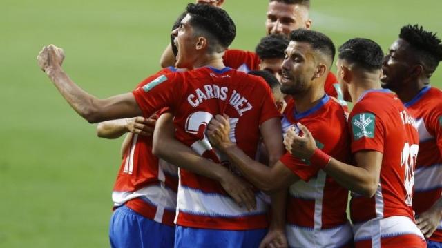 Carlos Fernández celebra uno de los goles del Granada ante el Getafe