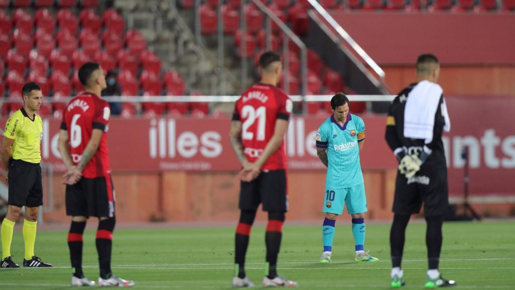 El Barcelona y el Mallorca guardan un minuto de silencio por las víctimas del Covid-19