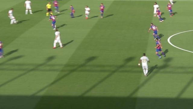 Posición legal de Karim Benzema previa al gol de Toni Kroos ante el Eibar