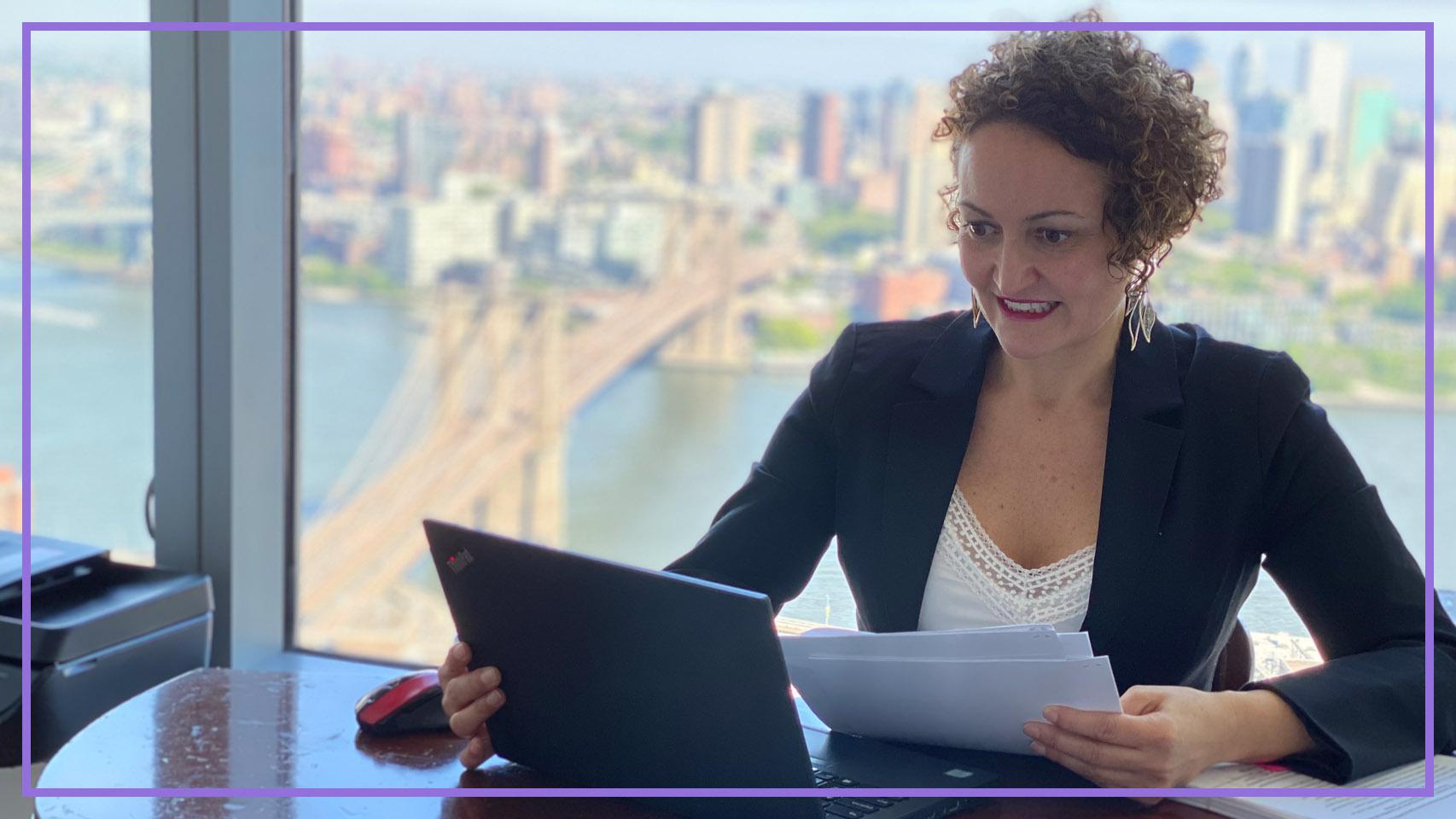 Ana Céspedes, en su apartamento de Nueva York.