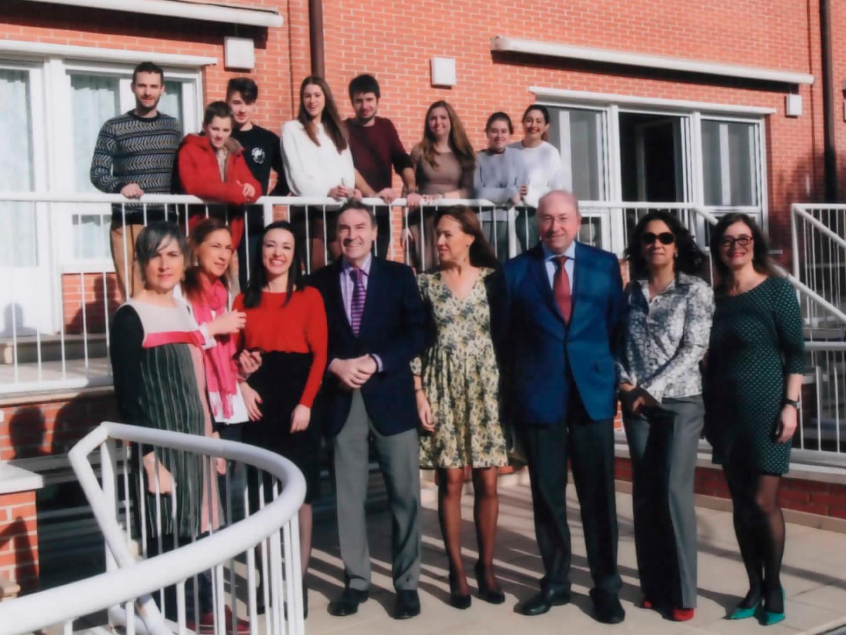 Foto de los hermanos Ramírez, con sus parejas y algunos de sus hijos en Logroño durante las Navidades de 2016.