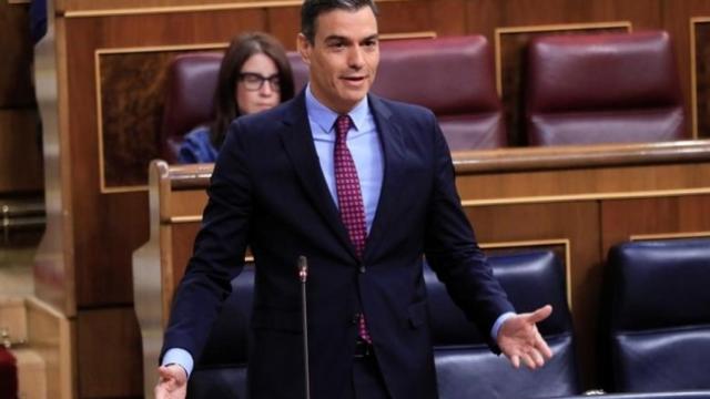 El presidente del Gobierno, Pedro Sánchez, en su escaño en el Congreso.