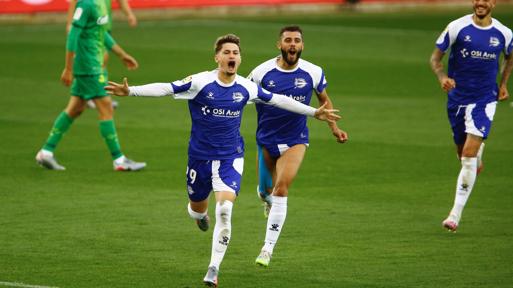 Borja Sainz celebra el gol del Alavés ante la Real Sociedad