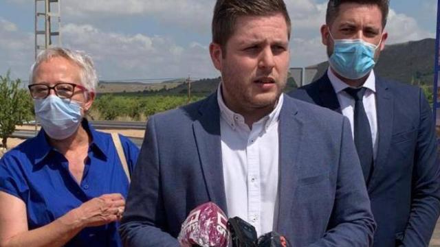 Nacho Hernando, consejero de Fomento, en unas declaraciones a la prensa en exterior este viernes