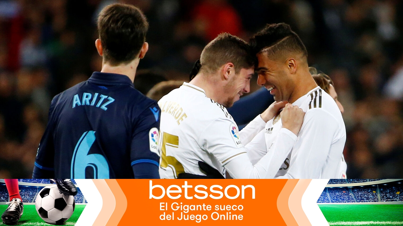 Fede Valverde y Casemiro celebran un gol ante la Real Sociedad