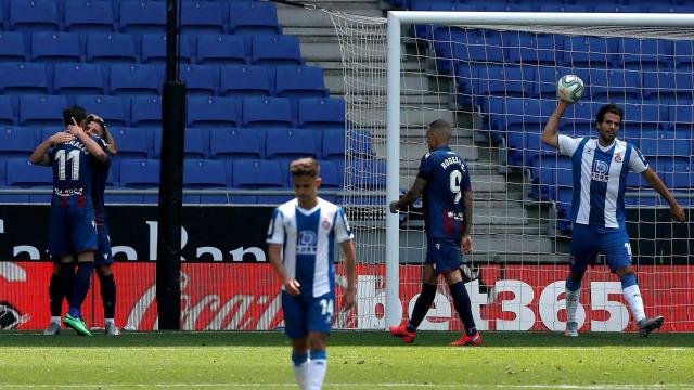 El Levante celebra uno de sus goles al Espanyol