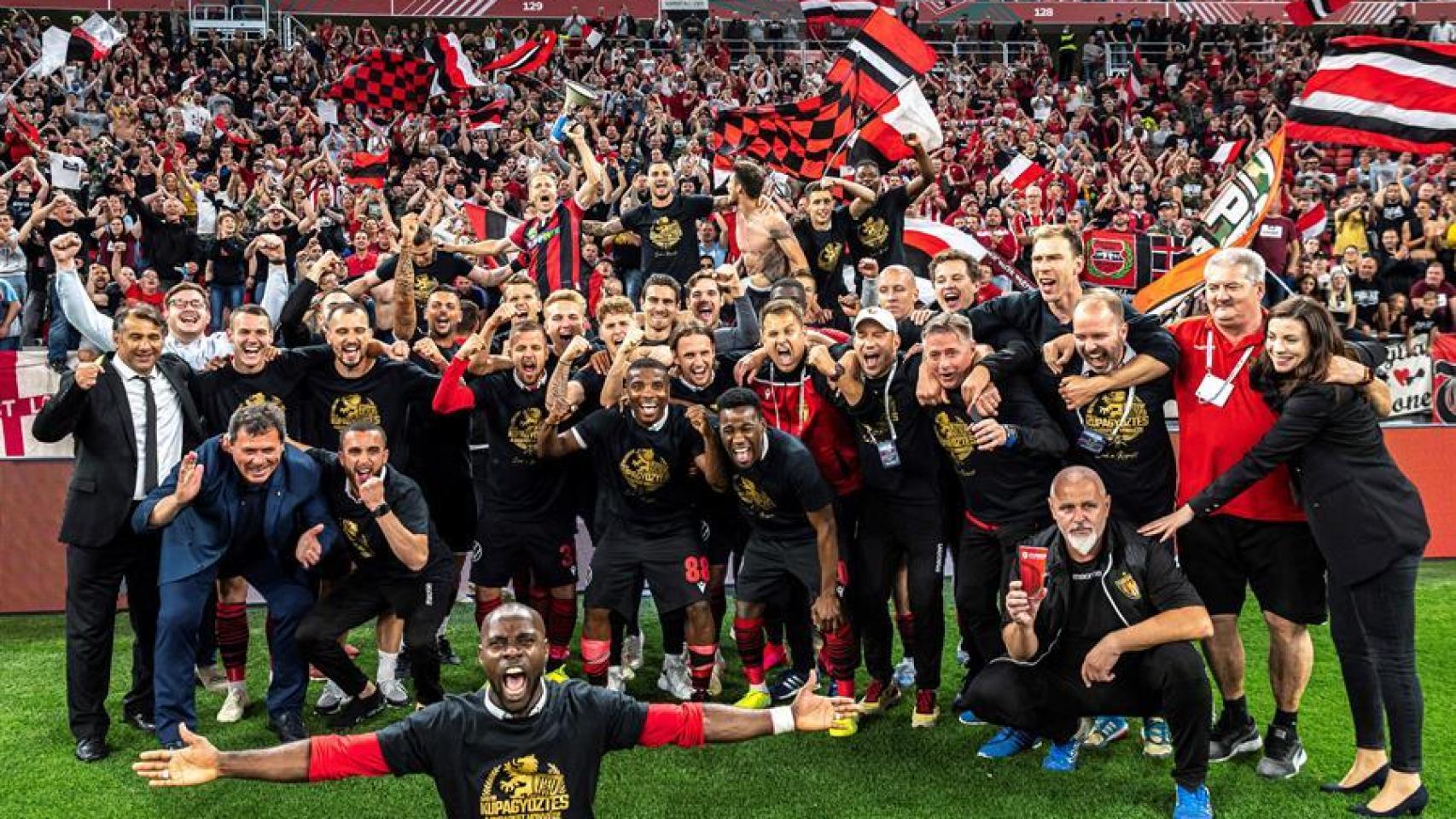 El Honved celebró con sus aficionados la Copa húngara