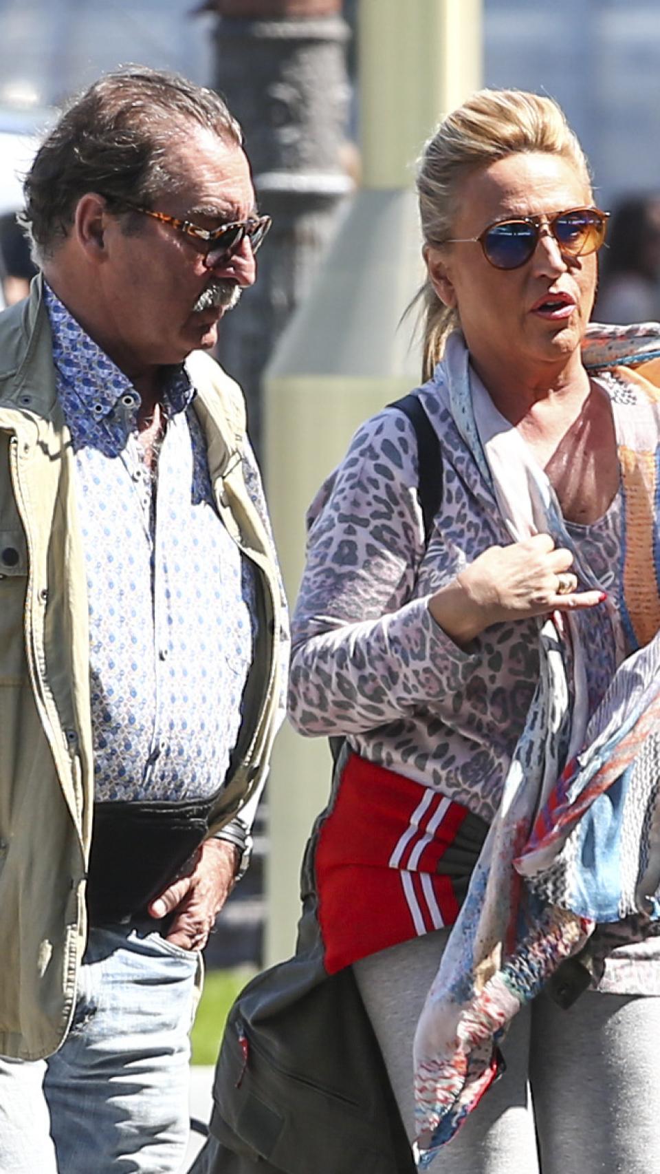 Lydia y su marido dando un paseo por París en 2019.