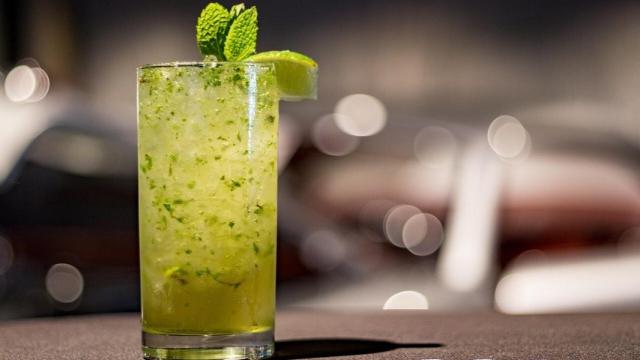 Granizado de menta y lima, bebida sin alcohol que sabe a mojito