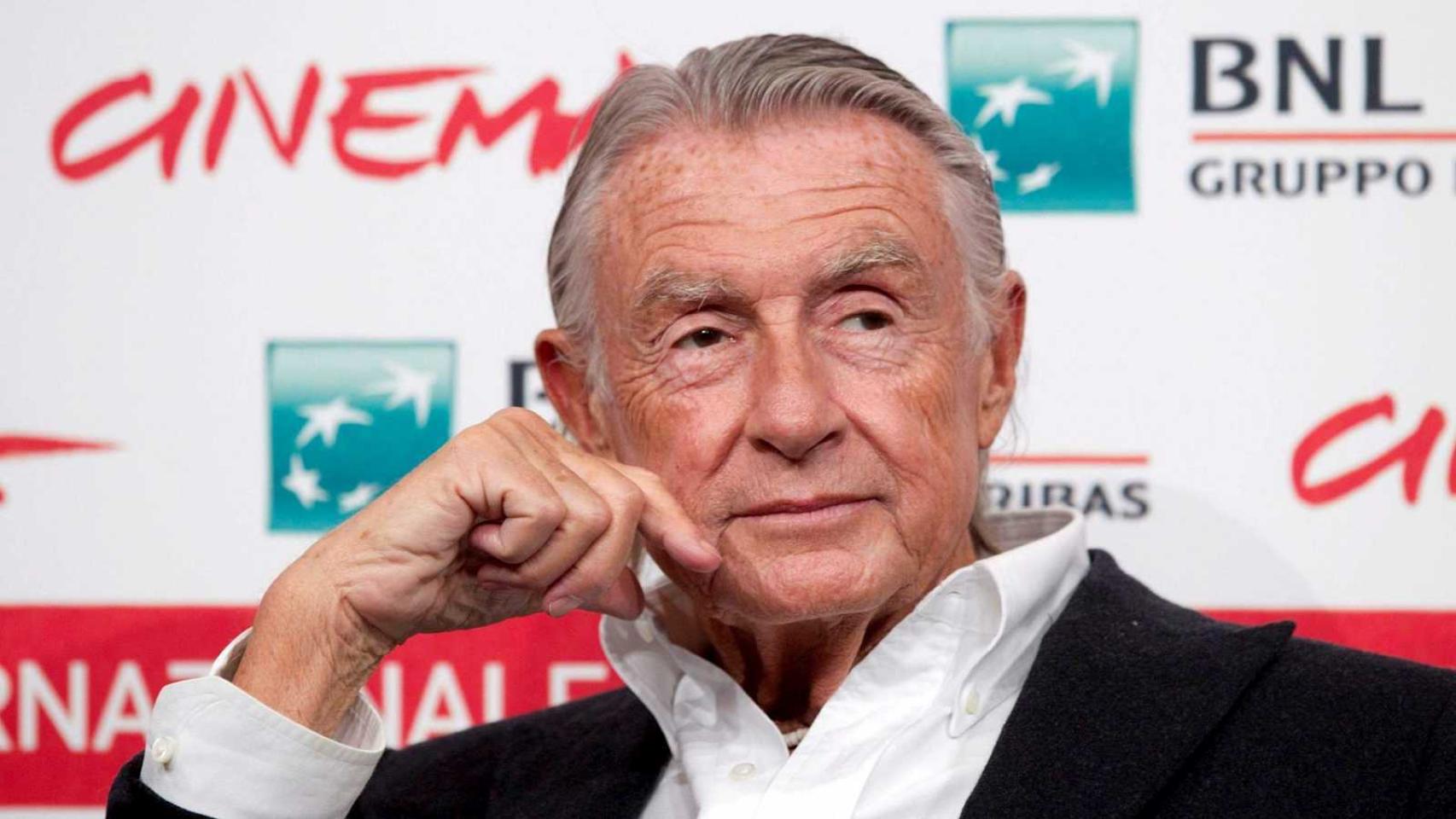 Muere Joel Schumacher.