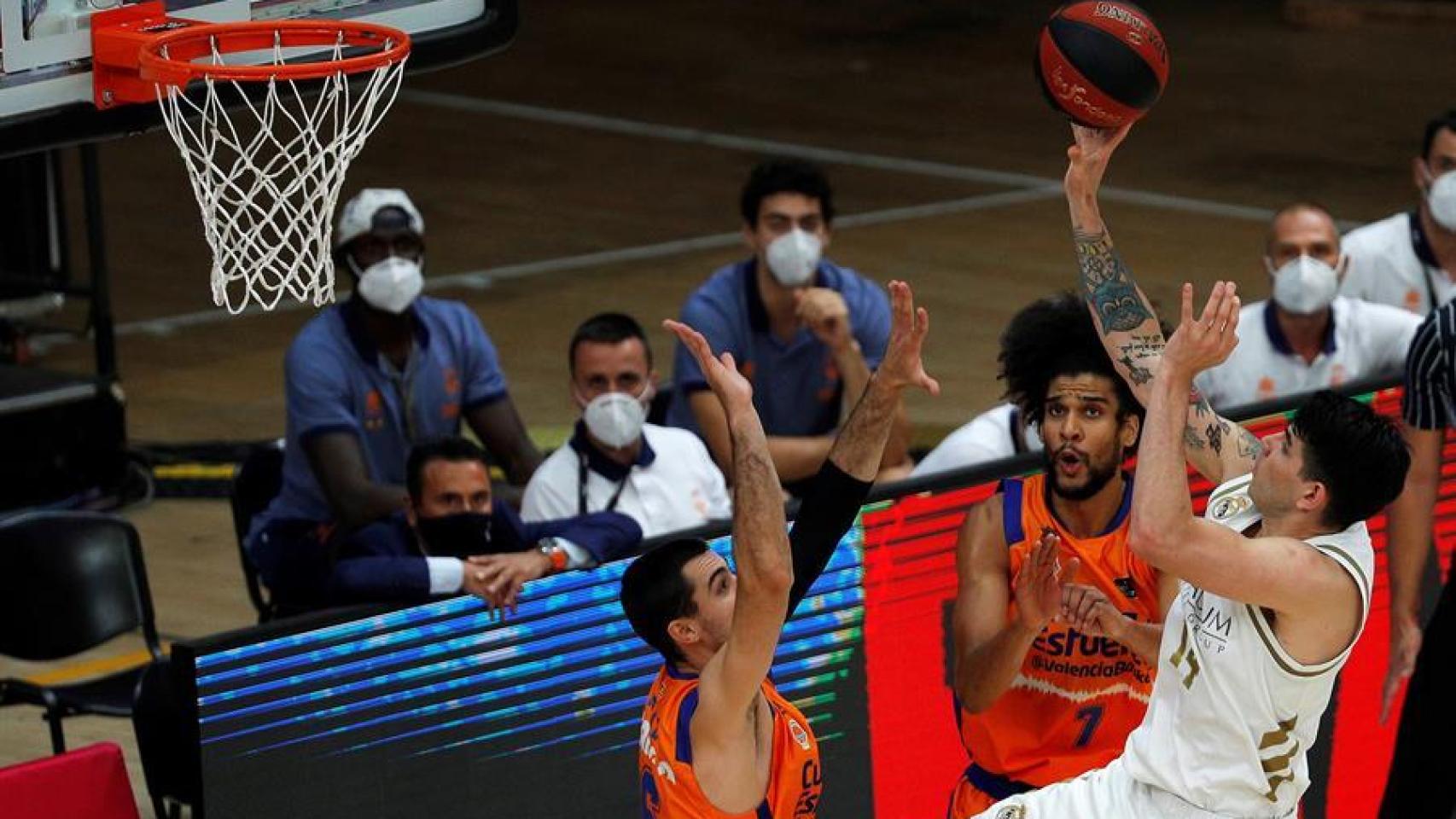Gabriel Deck, durante el Real Madrid - Valencia Basket de la fase final de la ACB