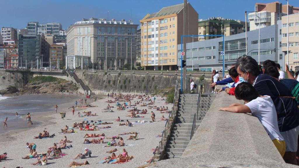 Verano en la playa de Riazor.