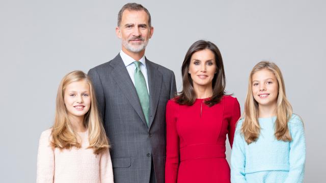 Felipe VI y Letizia con la princesa Leonor y la infanta Sofía.