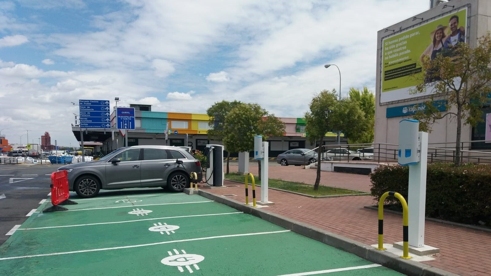 Puntos de recarga para coches eléctricos en Mercamadrid.
