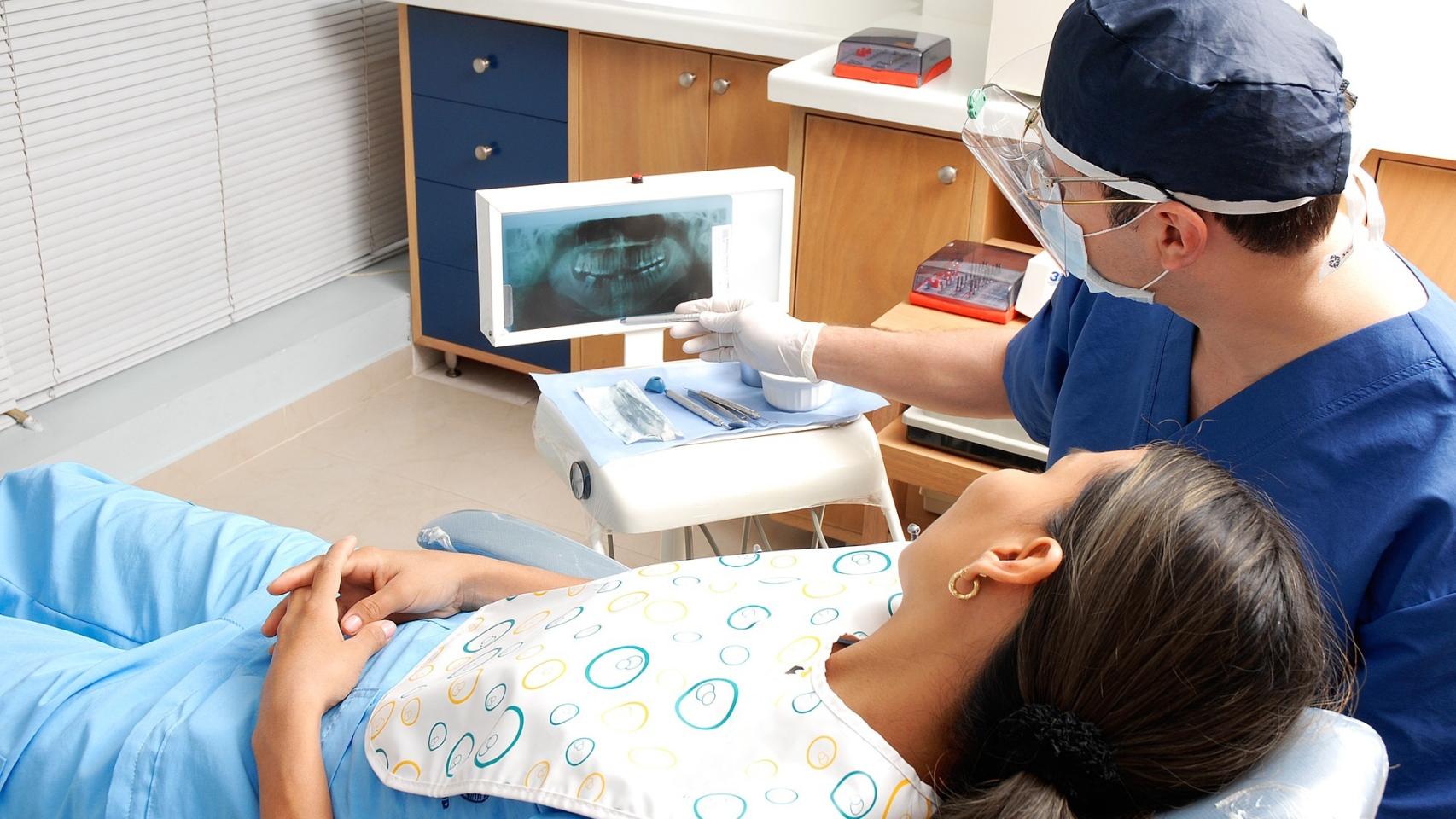 Una paciente en el dentista en una imagen de archivo.