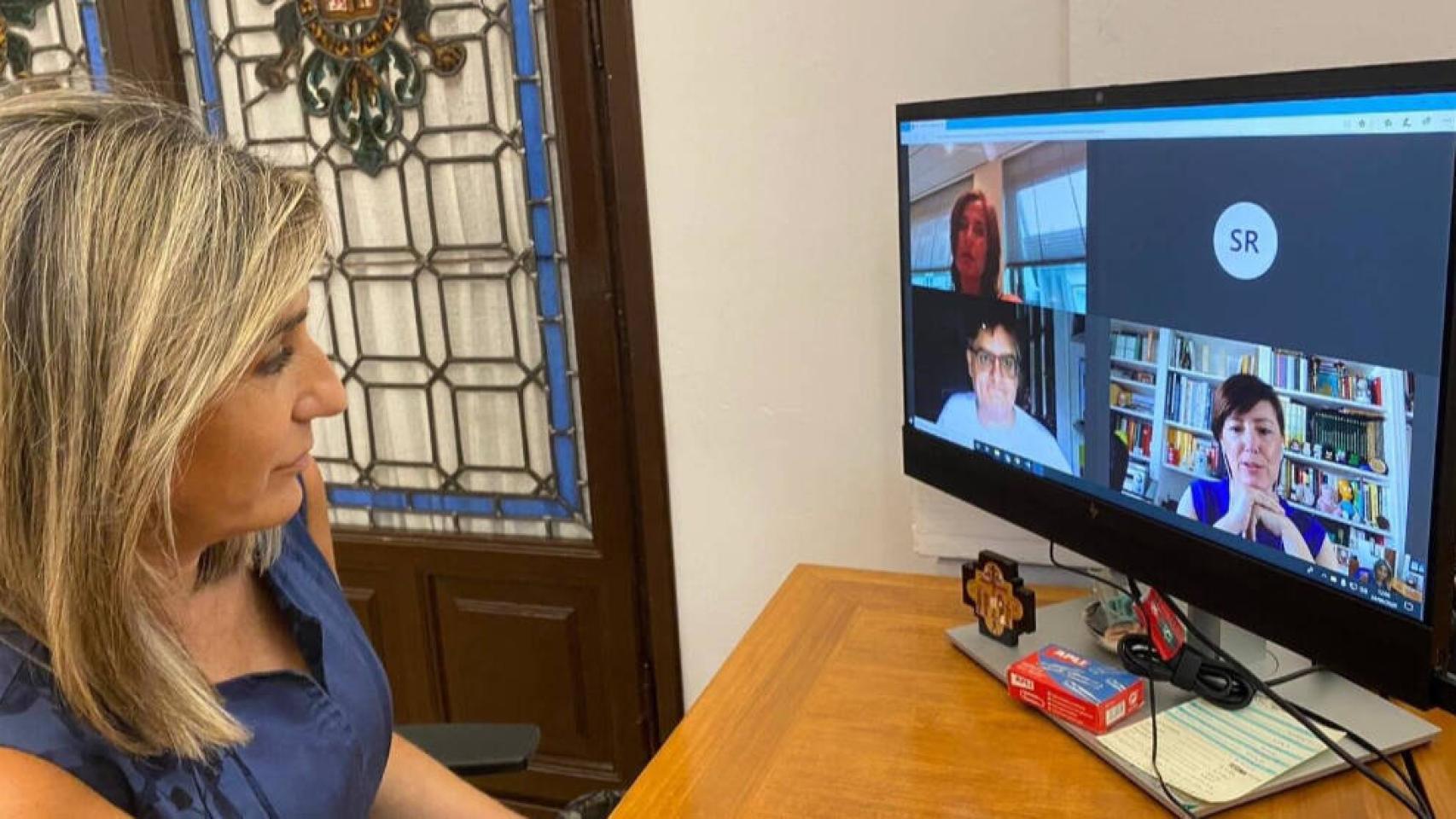 La alcaldesa de Toledo, Milagros Tolón, este miércoles en videoconferencia