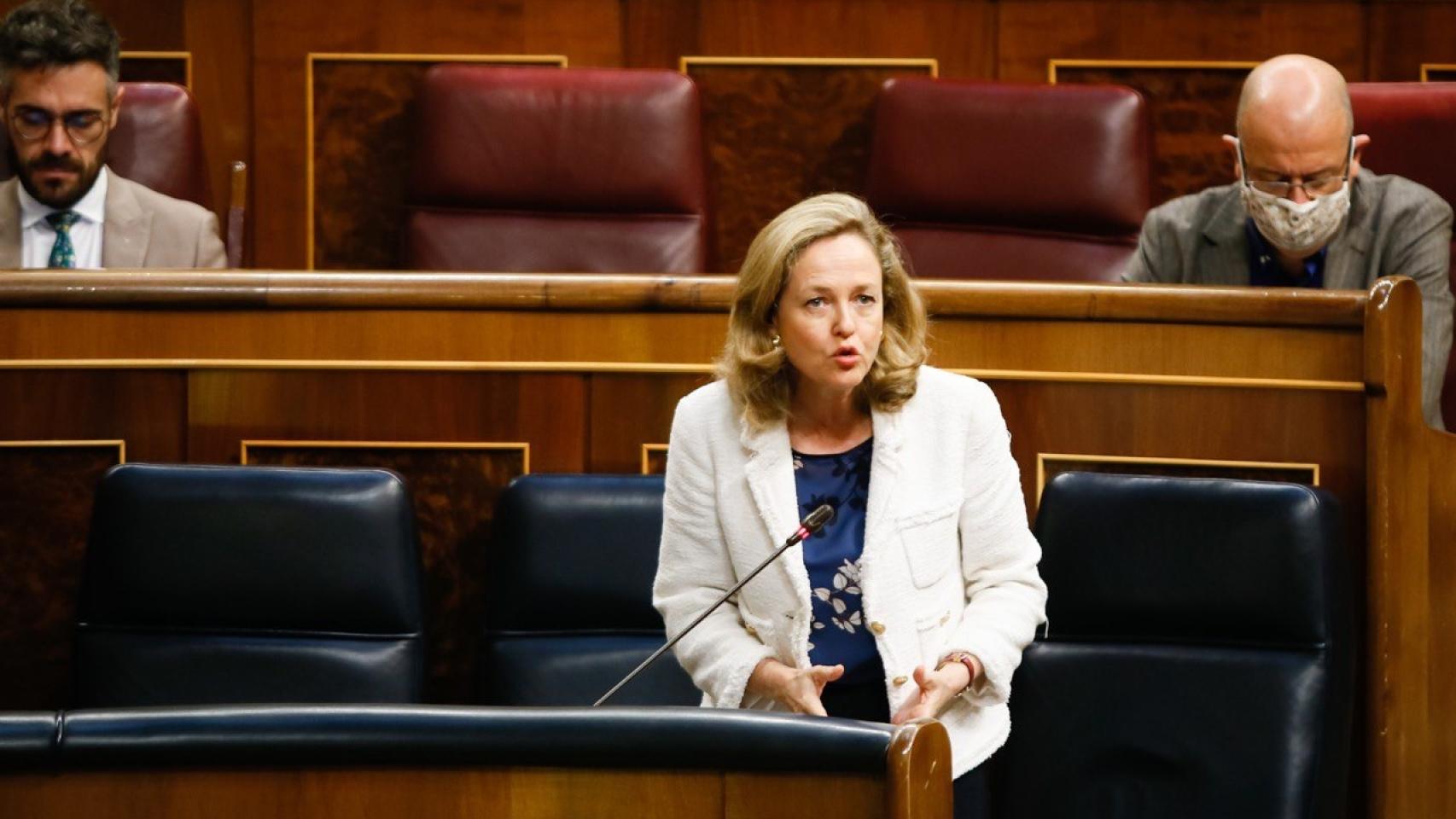 La vicepresidenta de Asuntos Económicos, Nadia Calviño, en la sesión de control al Gobierno en el Congreso.