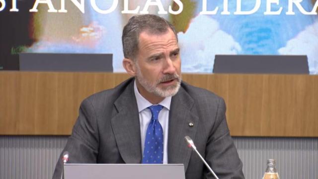 El Rey llama al diálogo social y defiende la iniciativa privada en la clausura de la cumbre de CEOE