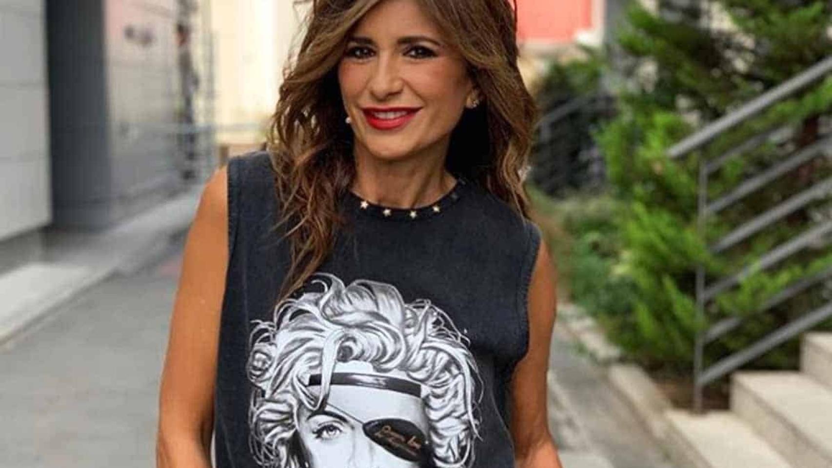 Imágenes del día: la pose más antinatural de Gema López leyendo un libro revoluciona a sus fans