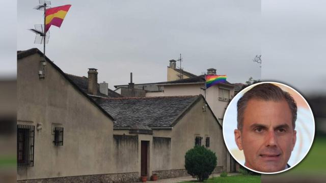 La vivienda de Ortega Smith en Castropol, con las banderas.