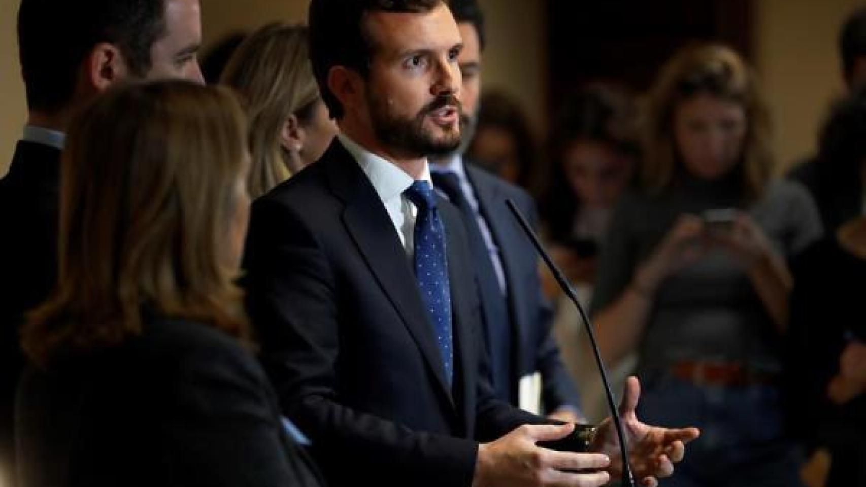El presidente del PP, Pablo Casado, con su secretario general, Teodoro García Egea.