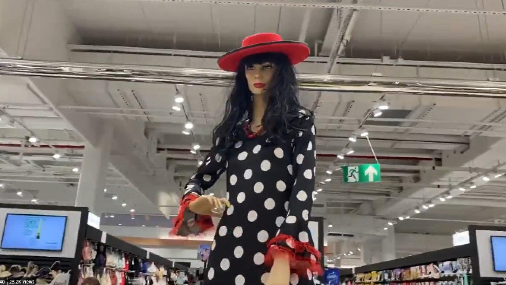 Una de las imágenes del supermercado francés que grabó Ariza.