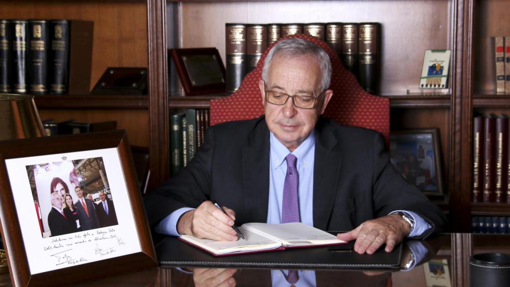 Félix Solís en su despacho.